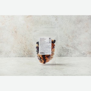 Смесь орехов с виноградом и клюквой