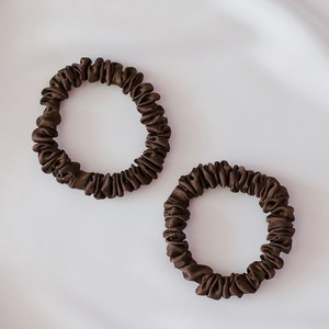 8 HORAS OF SILK Набор из 2 узких детских шелковых резинок, Chocolate