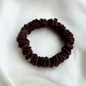 8 HORAS OF SILK Узкая шёлковая резинка, Chocolate