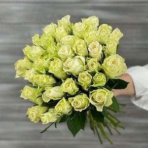 БУКЕТ МАРКЕТ ДАРИТЕ С УДОВОЛЬСТВИЕМ Букет из 33 белых роз с лентой Кения 40 см, 1шт.