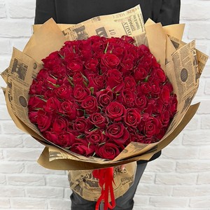 STUDIO FLORISTIC Букет из красных роз 101 шт с конфетами Raffaello, 1 шт.