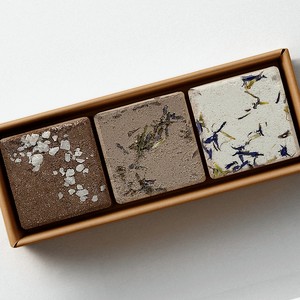 SOLACE Набор бомбочек для ванны Solace (3 шт) с солью, шиммером и сухоцветами, Набор 3 шт (кофе капучино / табак и вань / миндаль)