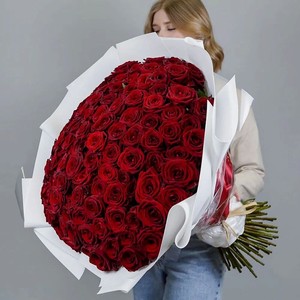 AZALIANOW ЦВЕТЫ. ПОДАРКИ. ДЕКОР Шикарный букет из 151 красной розы, Букеты и композиции из живых цветов могут на несколько тонов отличаться от изображений. Часть цвета искажается в зависимости от настроек экрана.