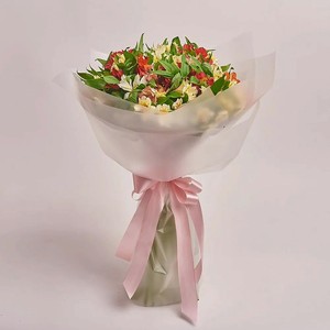 AZALIANOW ЦВЕТЫ. ПОДАРКИ. ДЕКОР Букет из 25 разноцветных альстромерий в нежной упаковке, Букеты и композиции из живых цветов могут на несколько тонов отличаться от изображений. Часть цвета искажается в зависимости от настроек экрана.